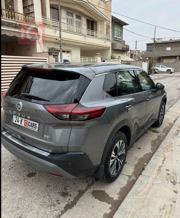 نيسان روج